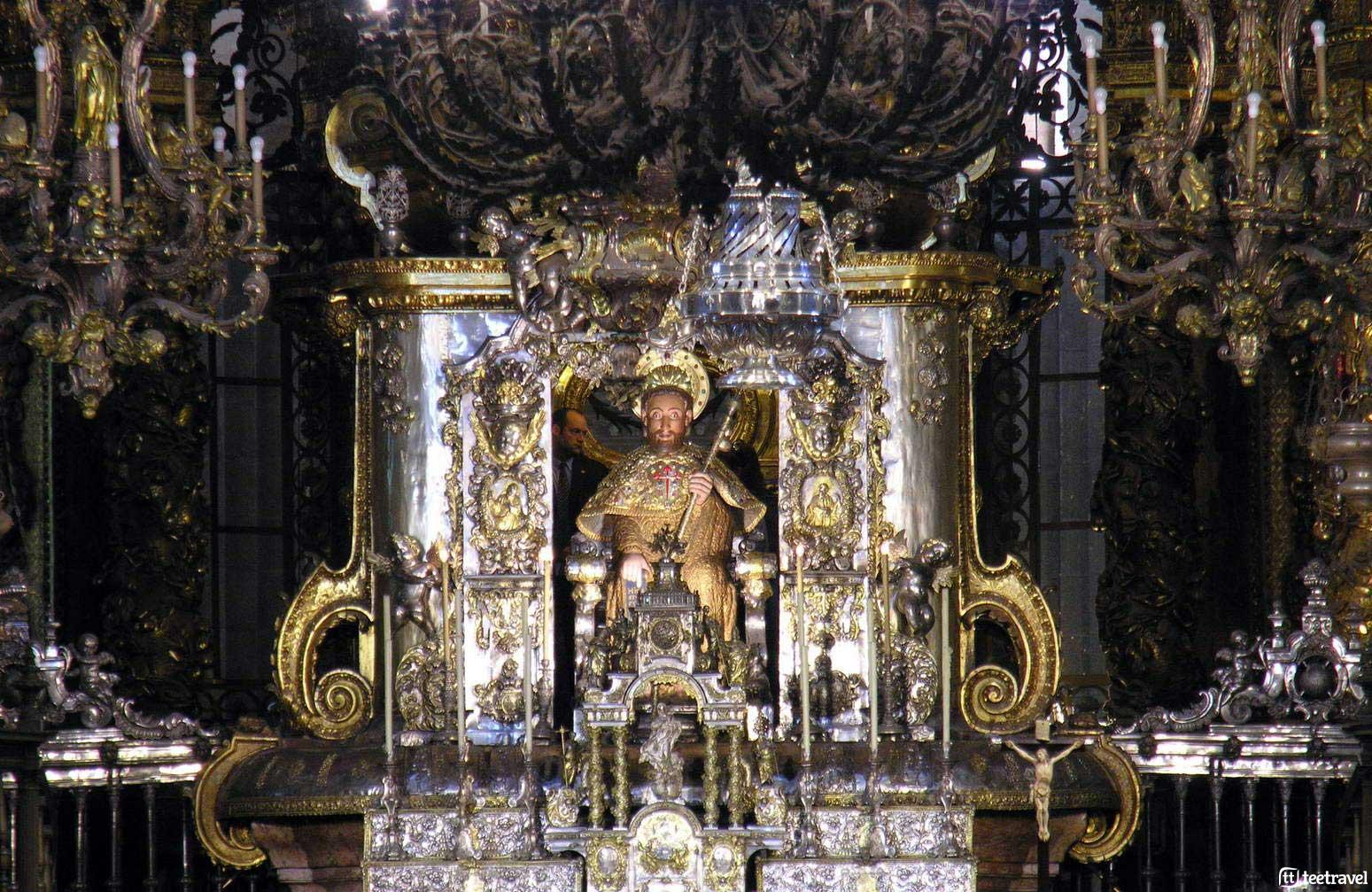 Fiestas del Apóstol - el Apóstol en el interior de la Catedral