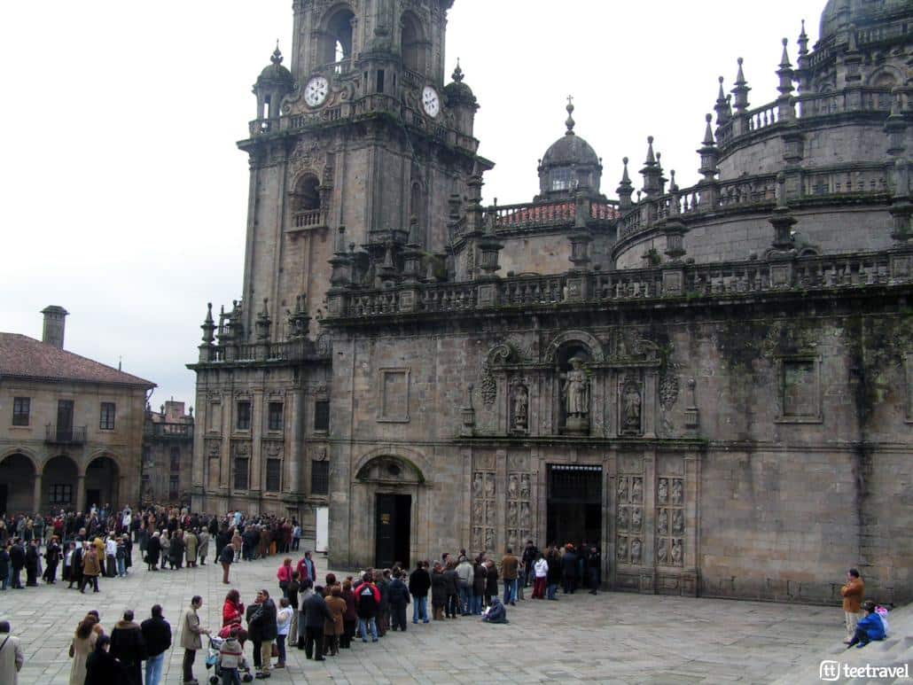 Orígenes e historia del Camino de Santiago- colas para acceder por la Puerta Santa en Año Santo
