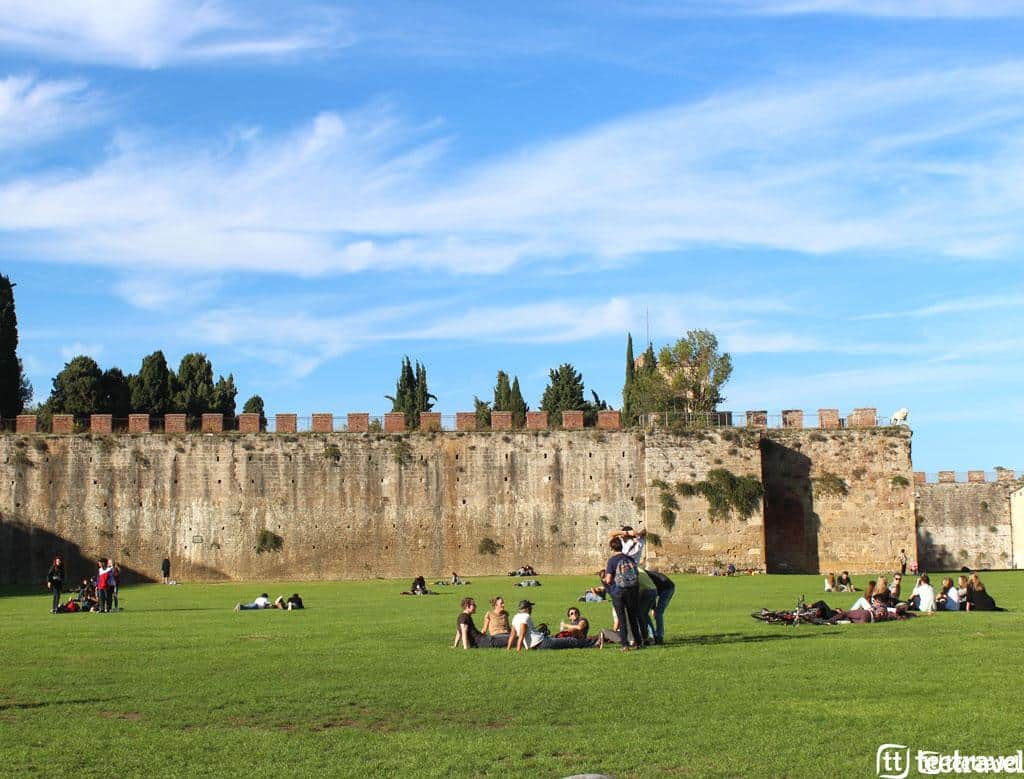 ruta-de-la-toscana-en-bicicleta-pisa-plaza-de-los-milagros-piazza-dei-miracoli-torre-pendente-torre-inclinada-de-pisa