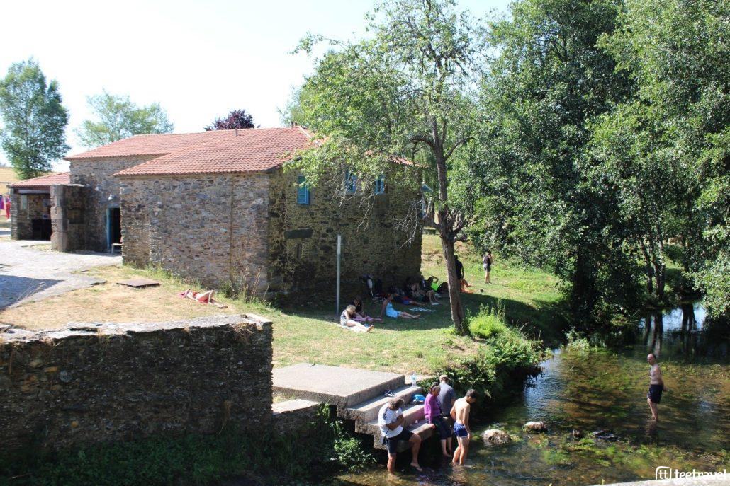 Momento de relax en Ribadiso en el Camino