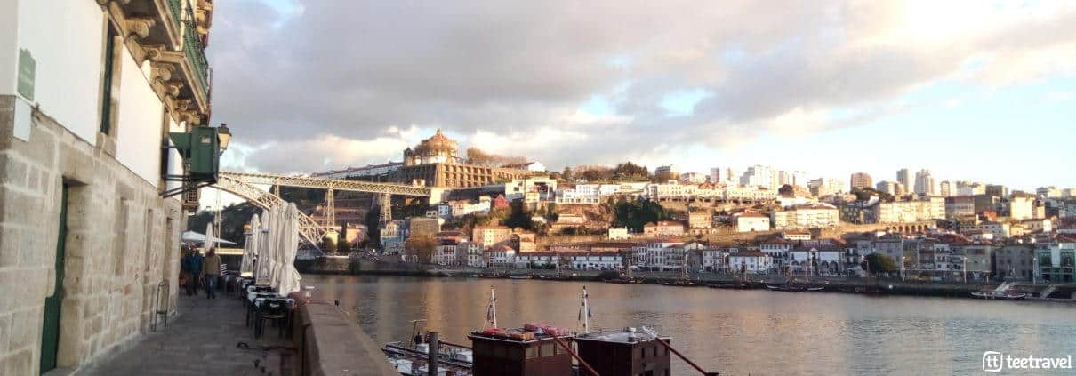 Foto del Rio Douro en la ciudad de Porto con las bodegas en el margen derecho