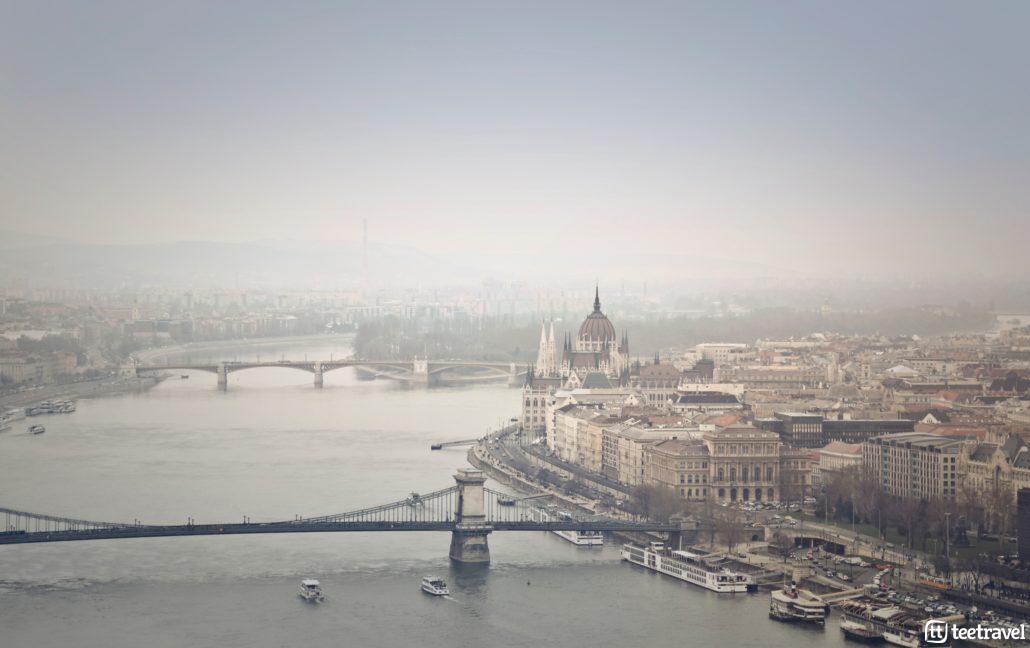 Vista aérea de Budapest a pie del Danubio