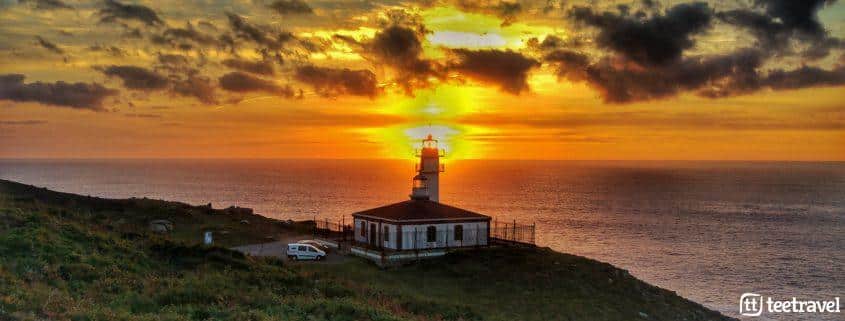 Camiño dos Faros puesta de sol Faro Touriñan