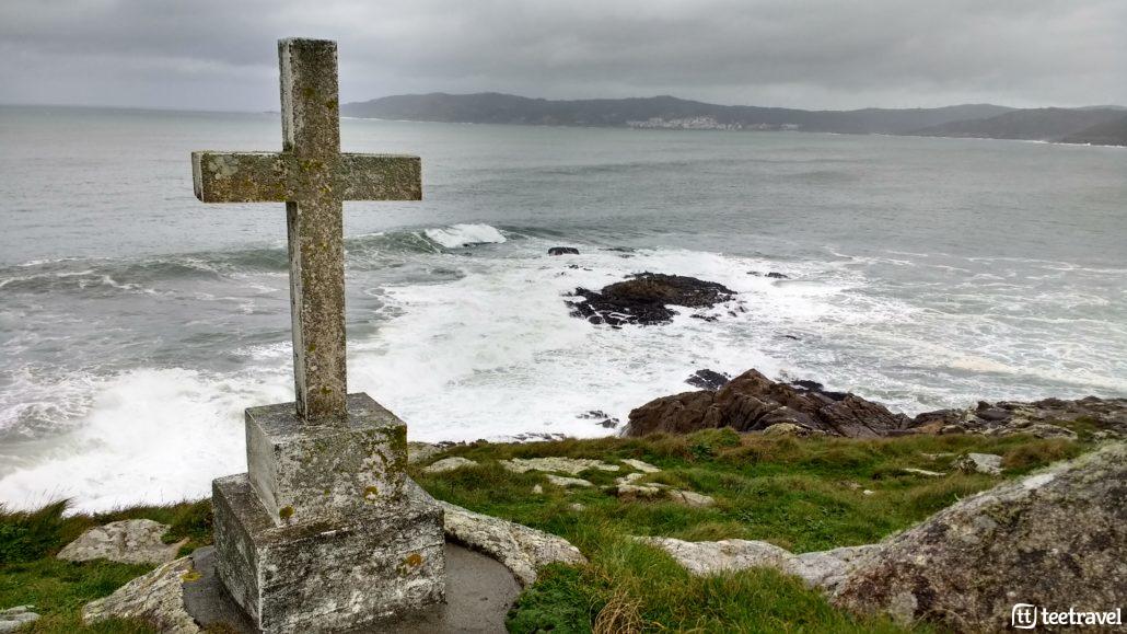 Camiño dos Faros, cruz señalando un naufragio