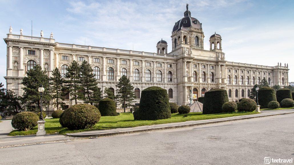 Plaza Maria Theresien donde Jessie y Celine pasean en "Antes del amanecer"