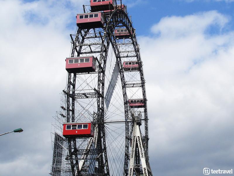 Famosa noria de Viena en el Parque de atracciones Prater, lugar elegido para un apasionante beso de James Bond