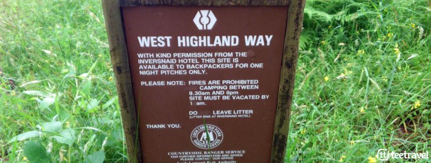Señalización del West Highland Way con el Thistle como símbolo