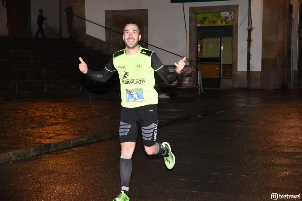 Los participantes en la SantYaGo10K recorrieron las calles de la zona vieja- ©Foto Forum Compostela