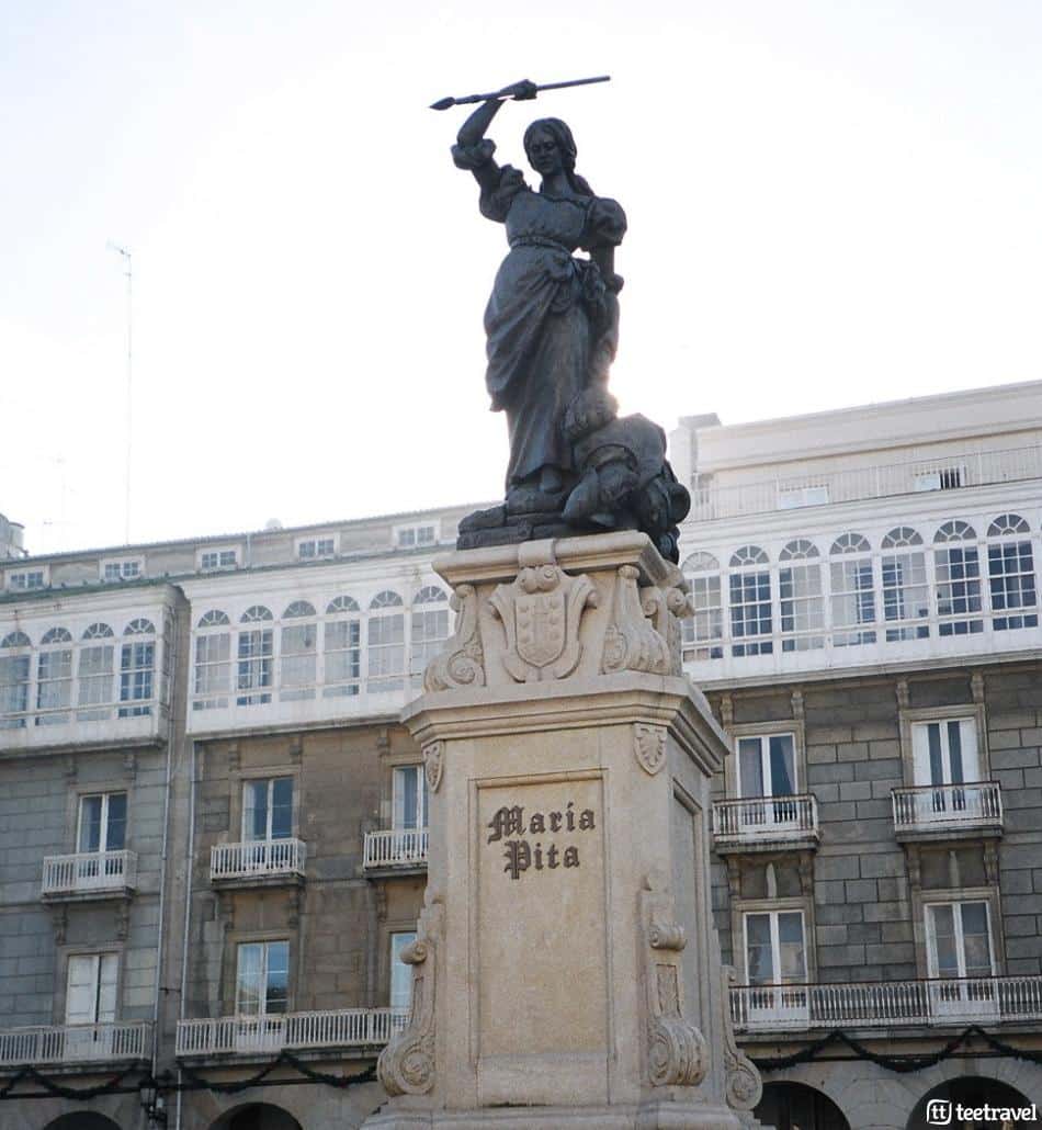 Fiestas en agosto en Galicia: Fiestas de María Pita, estatua de María Pita