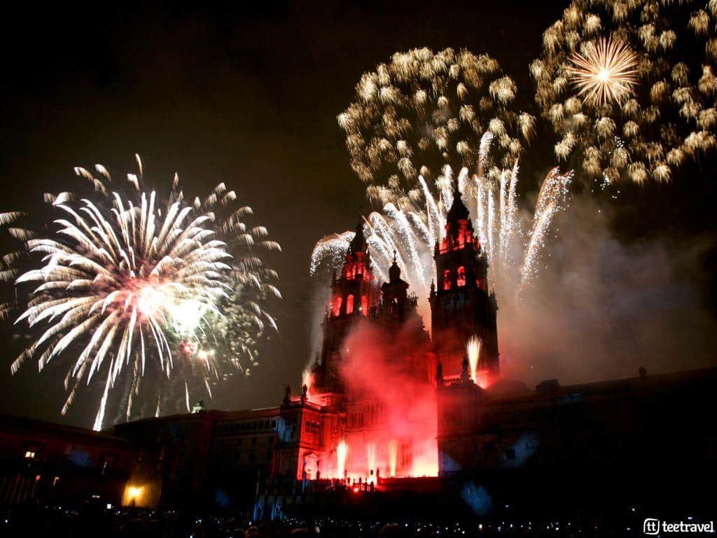 Blog Tee Travel - 2018/07/fuegos-atificiales-fiestas-apostol-catedral-creditos-santiago-turismo.jpg