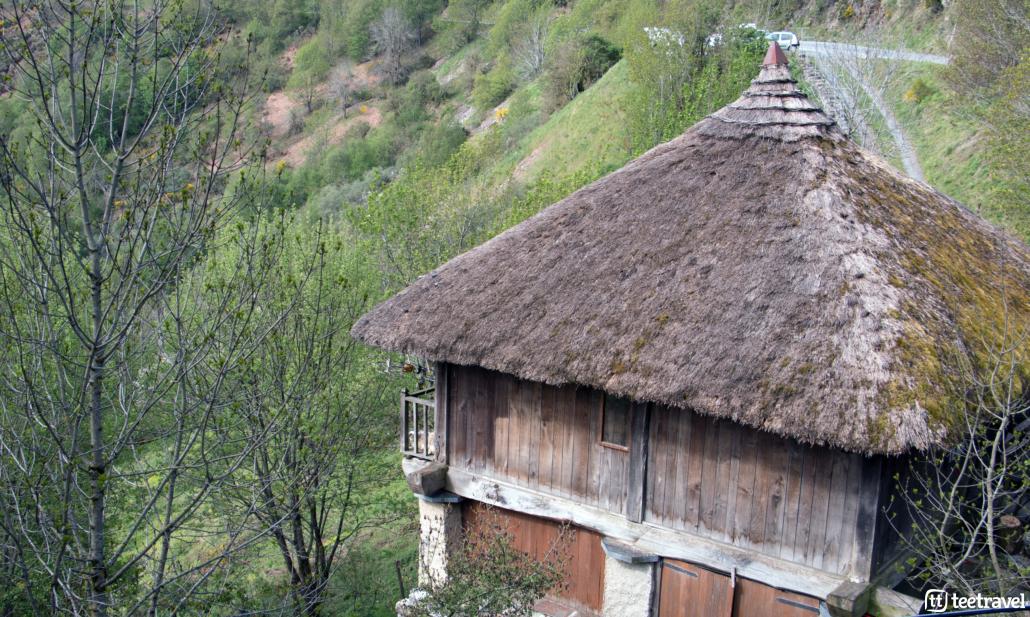 Camino de Santiago en bici desde León: pallozas de O Cebreiro