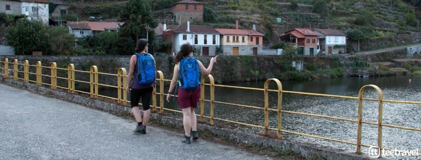 Caminando entre viñedos por el Camino de Invierno