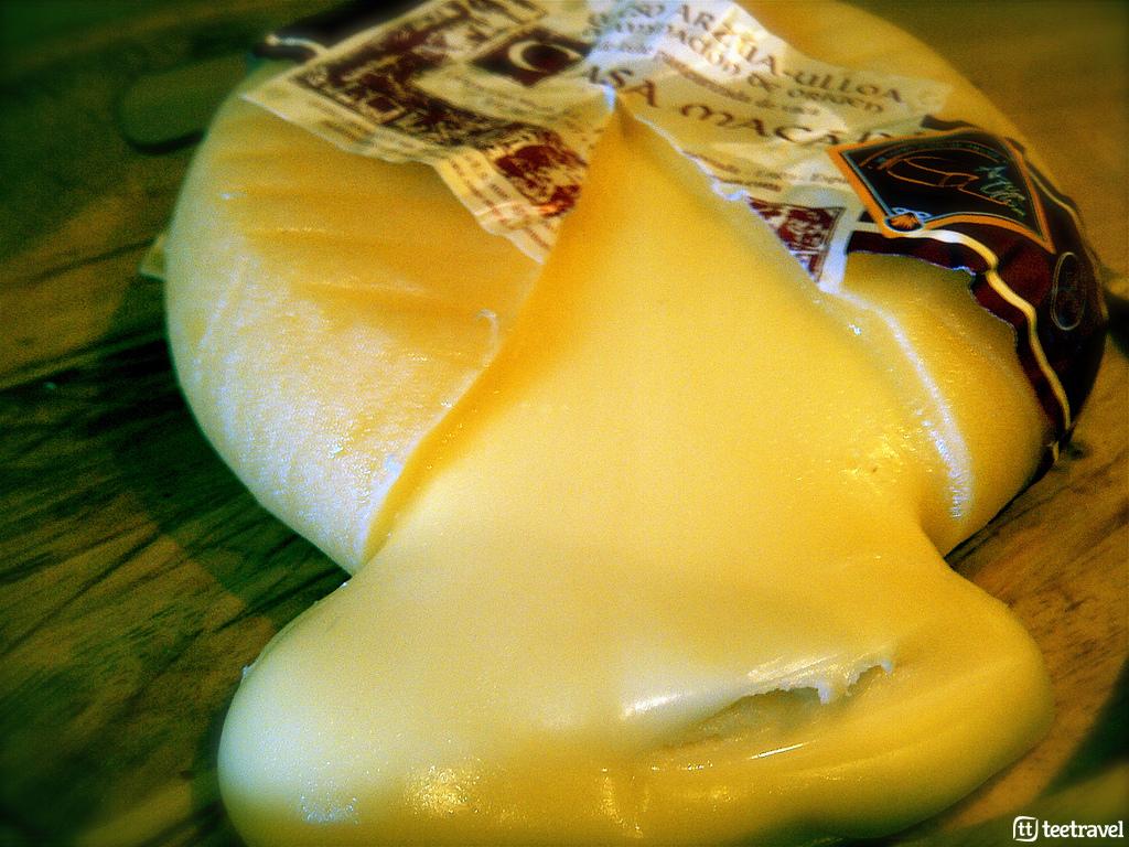 Que hacer en el Camino Primitivo - comer queso en Arzúa
