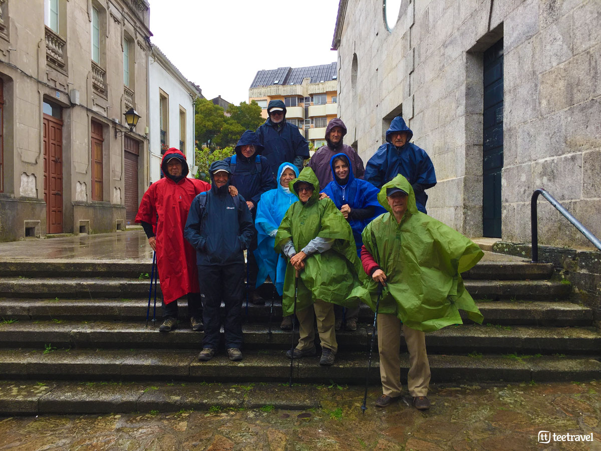 Camino Francés - Peregrinos a la lluvia en Arzúa