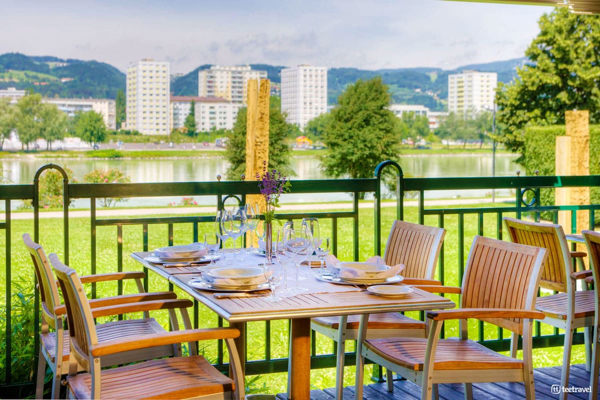 Ruta del Danubio en bici - restaurante en Linz