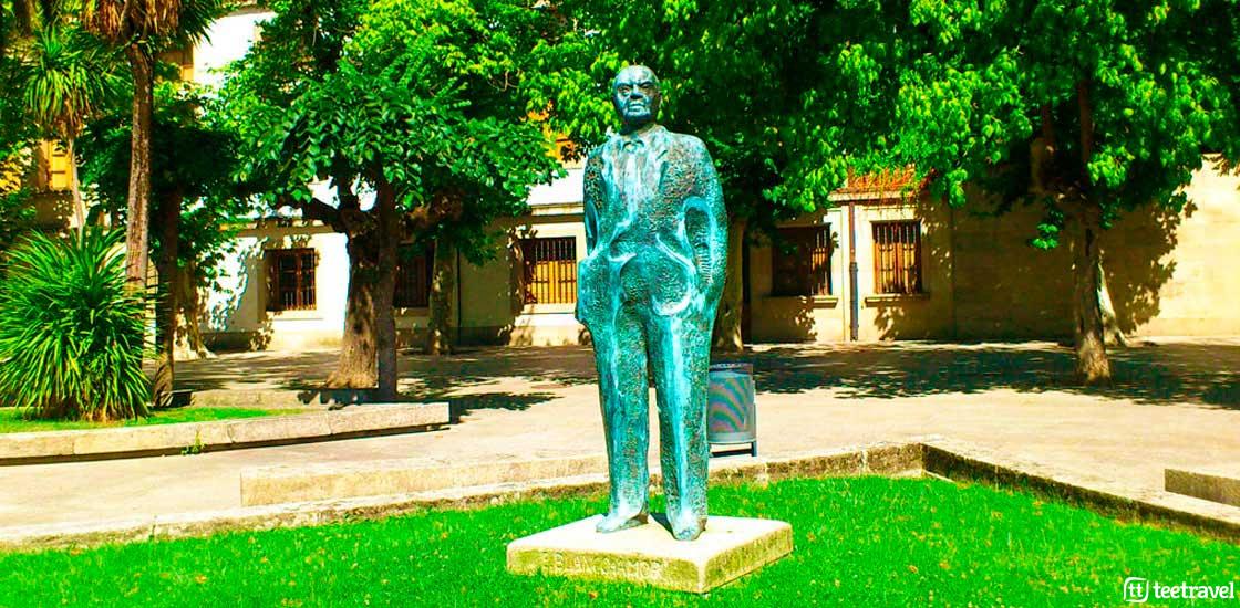 Monumento a Eduardo Blanco Amor - Plaza Obispo Cesareo en Ouremse - Vía de la Plata
