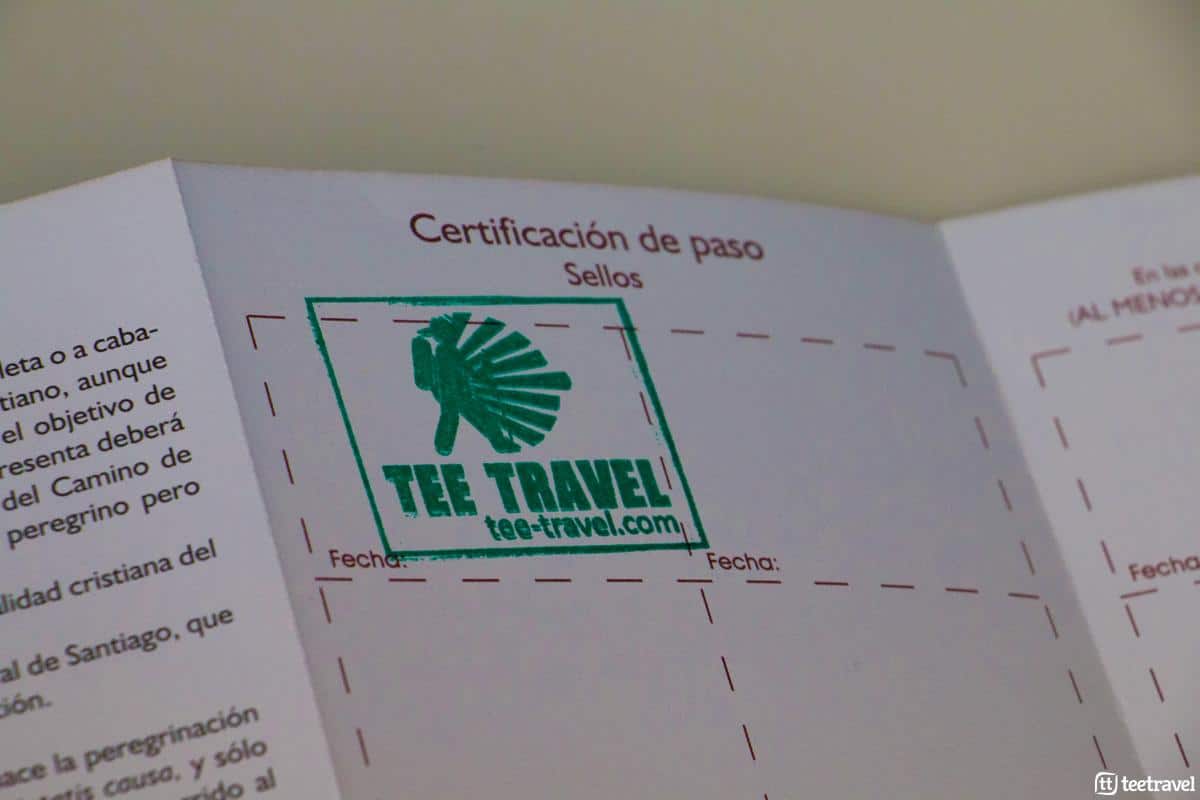 Sello de Tee Travel en la Credencial del Peregrino
