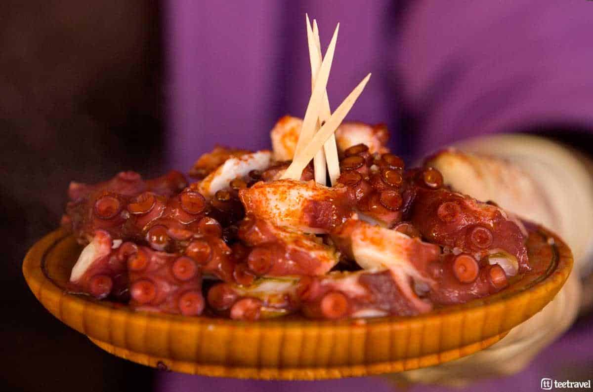 Pulpo "á feira" - Pulpo Gallego de la Ría - Plato de excelencia en Galicia
