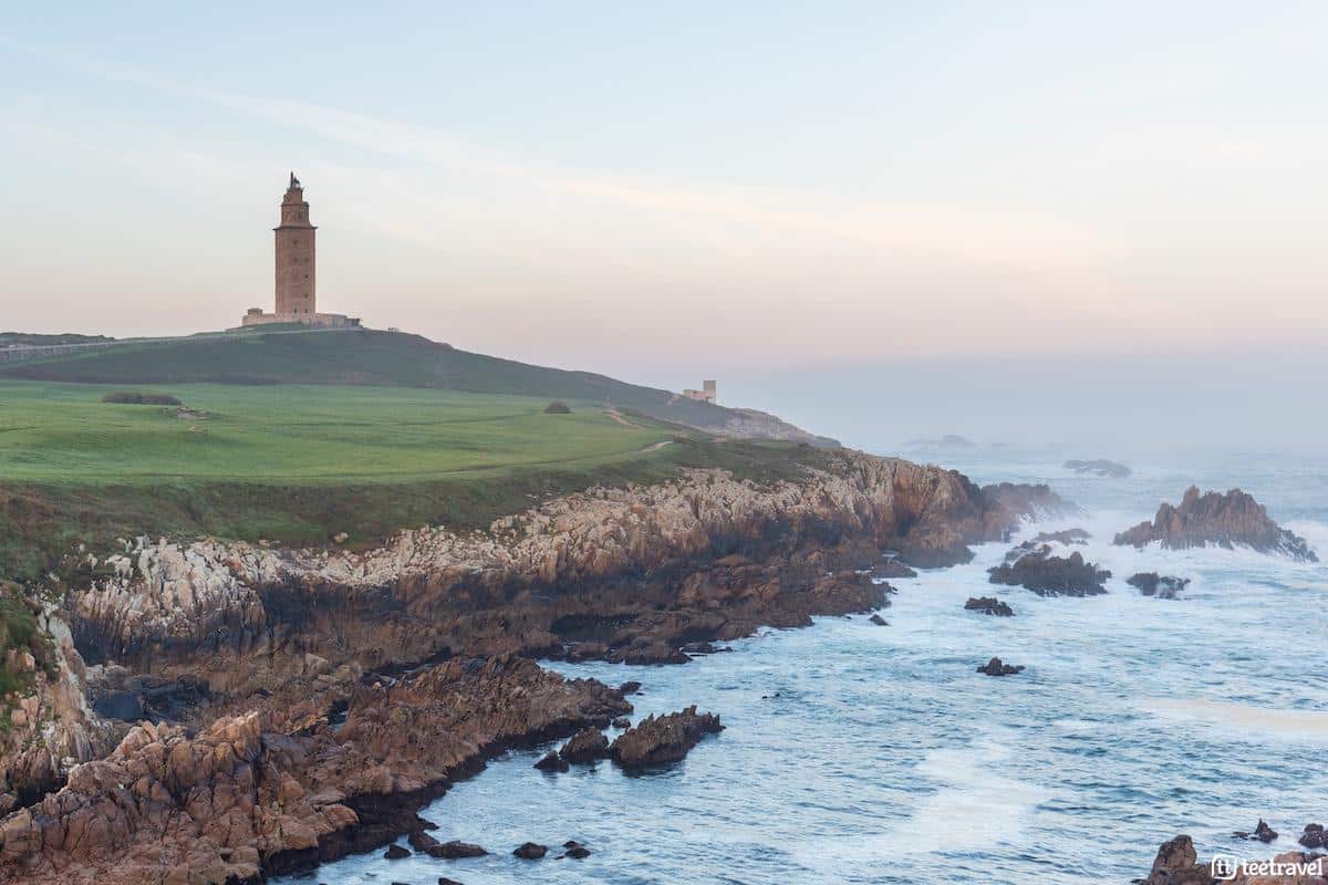 Qué hacer en Galicia después del Camino de Santiago - Visitar A Coruña Atardecer en la Torre de Hércules