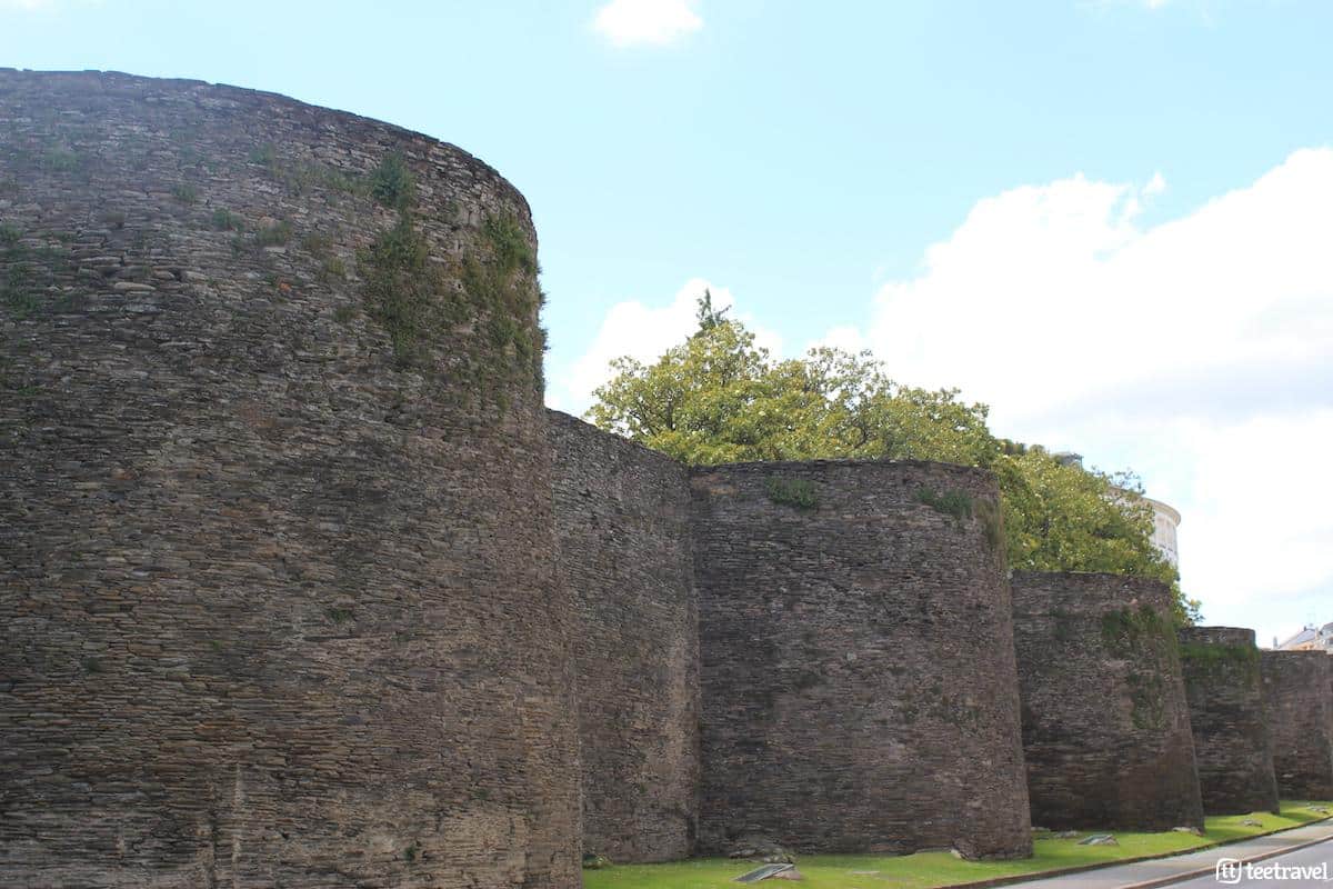 Qué hacer en Galicia después del Camino de Santiago - Pasea por la muralla romana de Lugo Muralla romana de Lugo