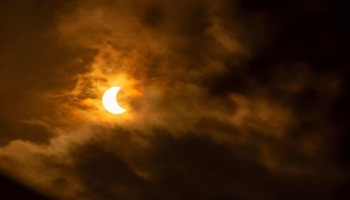 Eclipse total de sol en Galicia en 2026: dónde verlo y cómo combinarlo con el Camino de Santiago