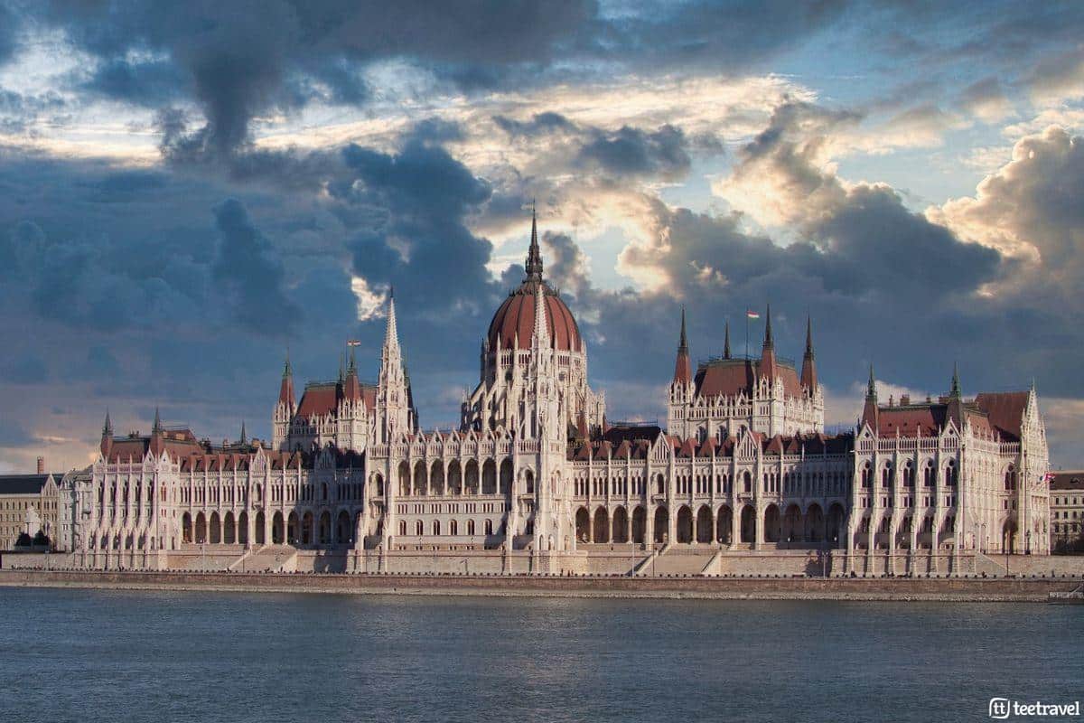 Blog Tee Travel - 2026/07/Que-ver-en-Budapest-Parlamento.jpg