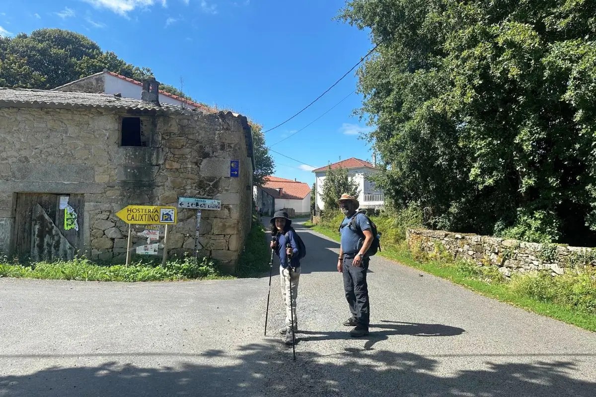 Padre e hijo peregrinando a Santiago
