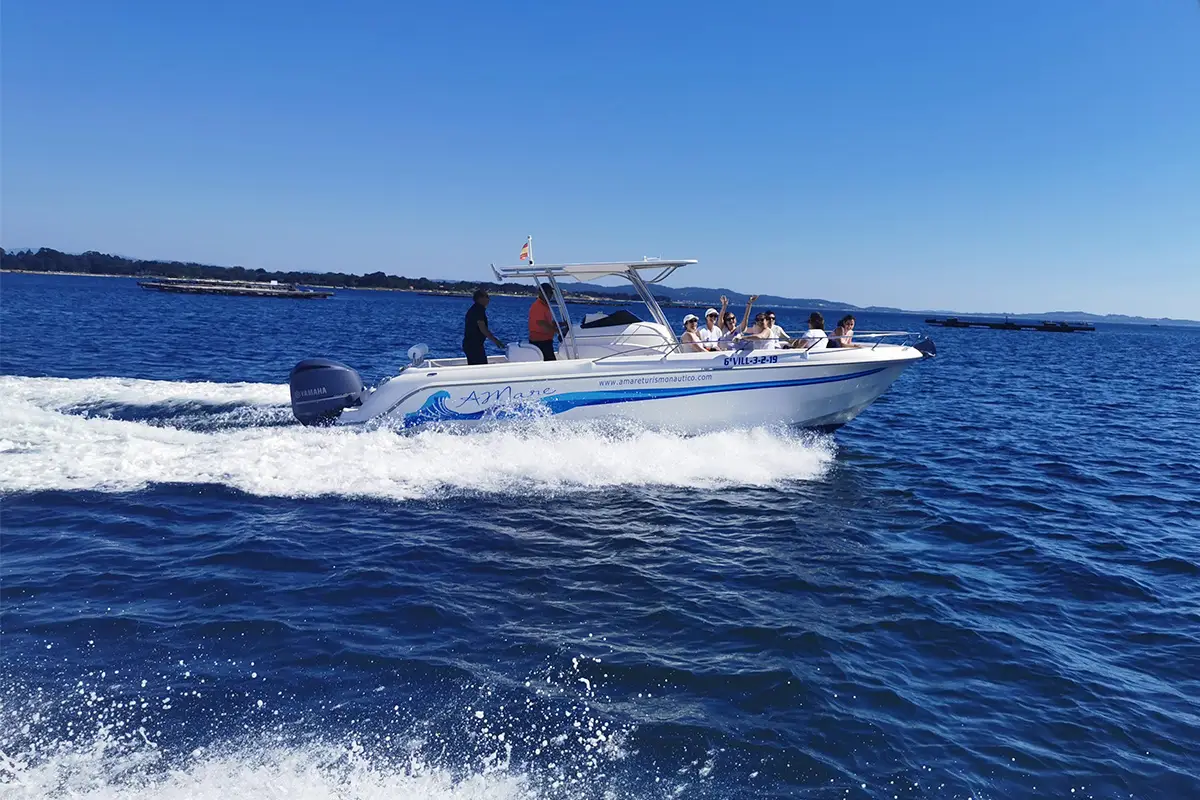 Peregrinos navegando por la Ruta del Mar de Arousa y Río Ulla