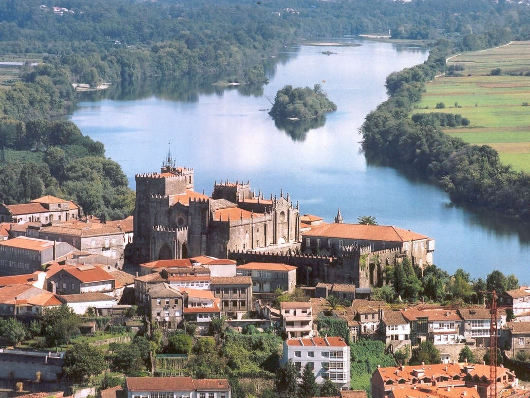 Vista a la Catedral desde el Hotel Colón en Tui