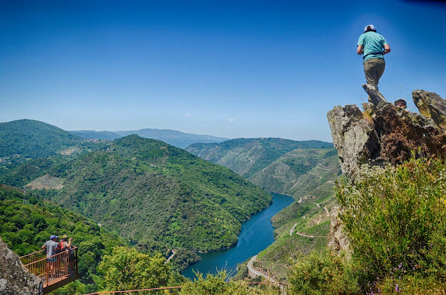 Hombre en los Cañones del Sil