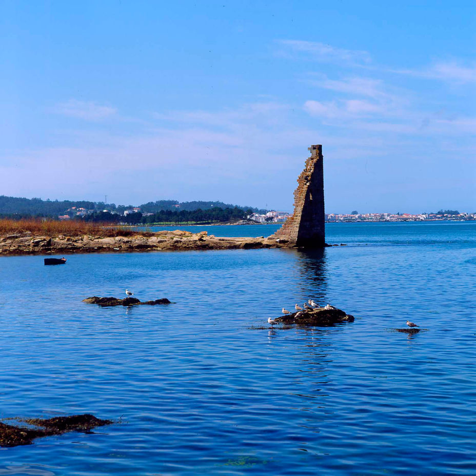 Ruina de la Torre de San Sadurniño en Cambados